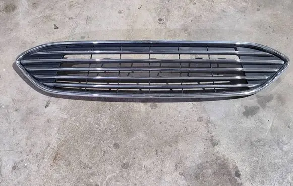 Front bumper upper radiator grill