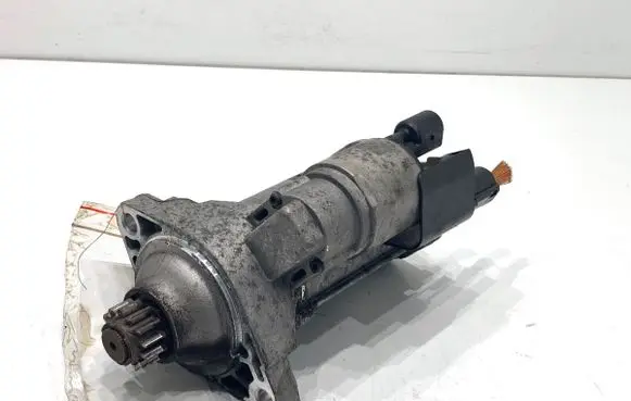 Volkswagen Tiguan Starter motor 02E911022C