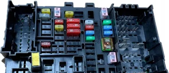 Cadillac Escalade IV Fuse box set GM84114433