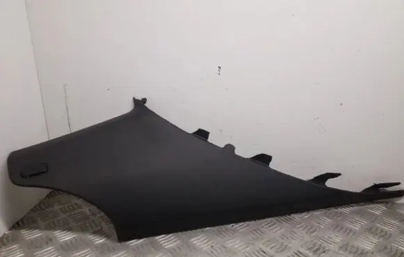 (D)pillar trim (top)