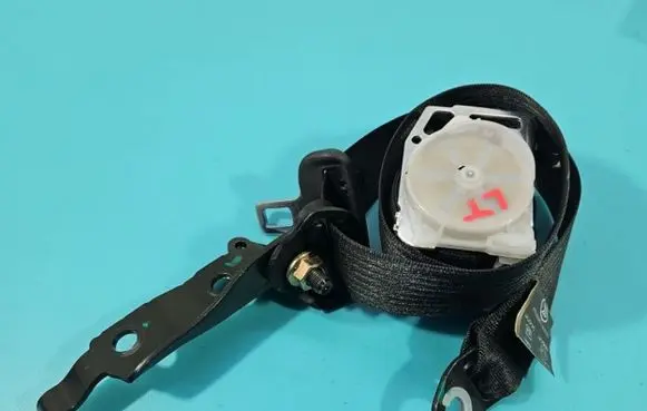 Tesla Model S Rear seatbelt 1018789-00-A IMPRK1413982