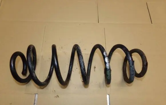 Volkswagen Golf IV Rear coil spring