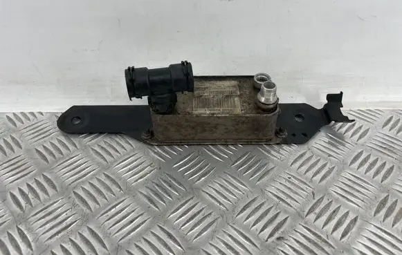 Mercedes-Benz E W212 Engine oil radiator A0995002300 X1790004