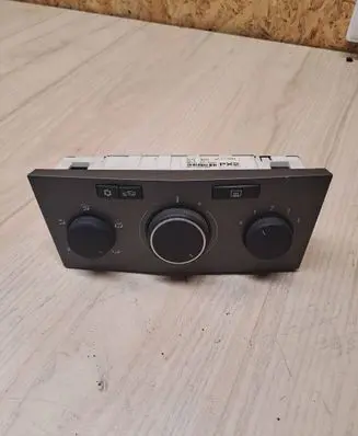 Opel Zafira B Climate control unit 90151