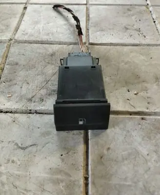 Skoda Octavia Mk1 (1U) Fuel tank opening switch 