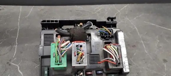 Peugeot 206 Fuse box set T118470002