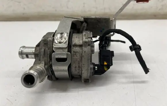 Porsche Taycan 9J1 Water pump 9J1965567A