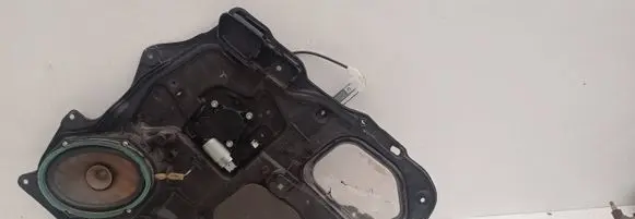 Rear door manual window regulator
