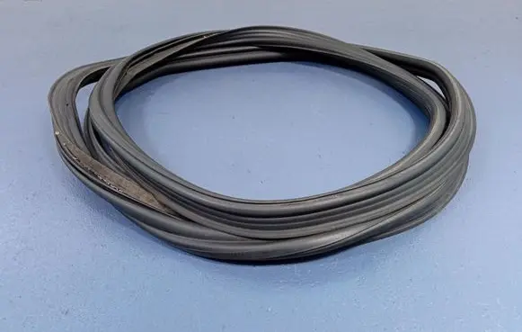 Porsche Cayenne (92A) Front door rubber seal 7P5827705G