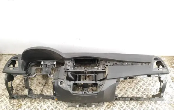 Renault Laguna III Dashboard 681000032R 100928 985250010R