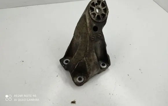 Audi Q7 4L Engine mounting bracket