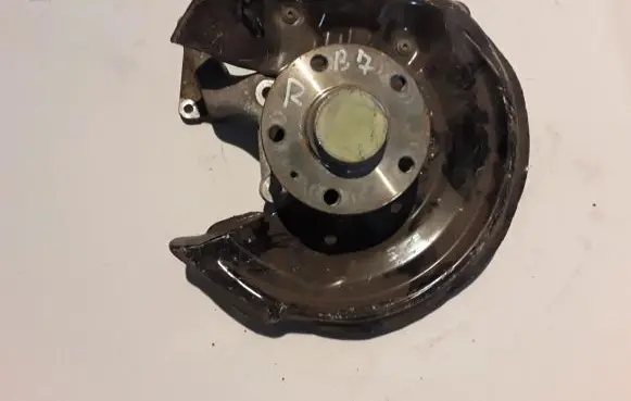 Volkswagen PASSAT B7 Rear wheel hub