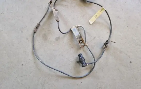 Toyota Hilux (AN10, AN20, AN30) ABS brake wheel speed sensor 895420K020