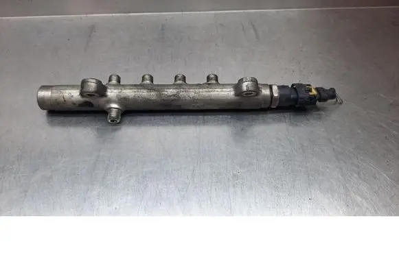 Alfa Romeo 147 Fuel injector supply line/pipe 46768653