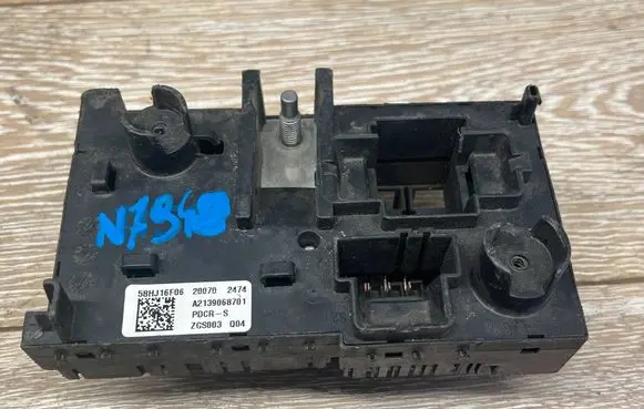 Mercedes-Benz E W213 Fuse module A2139068701