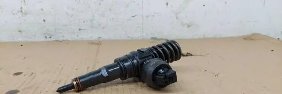 Volkswagen Sharan Fuel injector 038130073AK