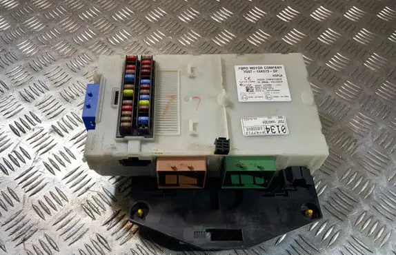 Ford Mondeo MK IV Fuse module 7G9T14A073DF 7G9T14A073