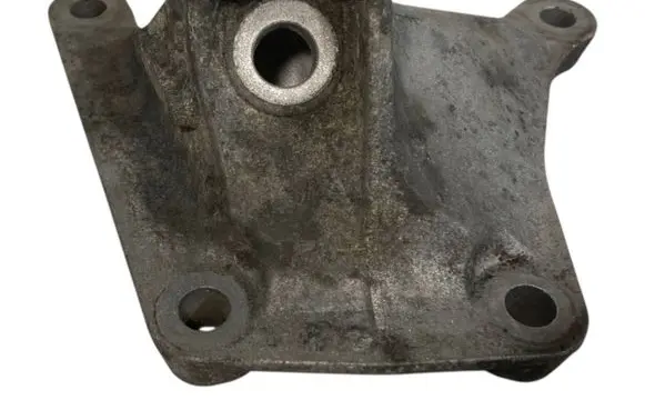 BMW 7 E65 E66 Engine mounting bracket 6758403 22116758403