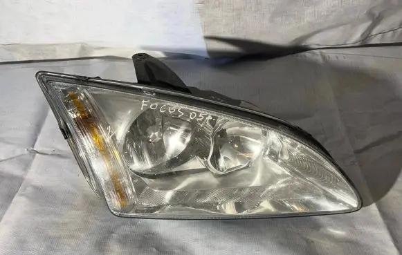 Ford Focus Headlight/headlamp 4M5113W029AC 4M5113W029