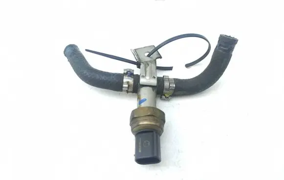 Mercedes-Benz B W246 W242 Fuel pressure sensor A6450700081 A6450700081Q1 A0045421618