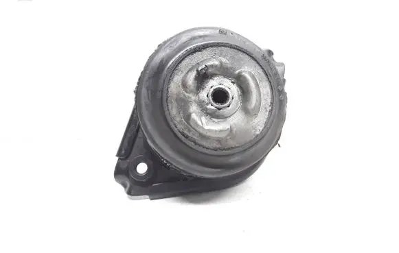 Mercedes-Benz ML W164 Engine mount bracket 