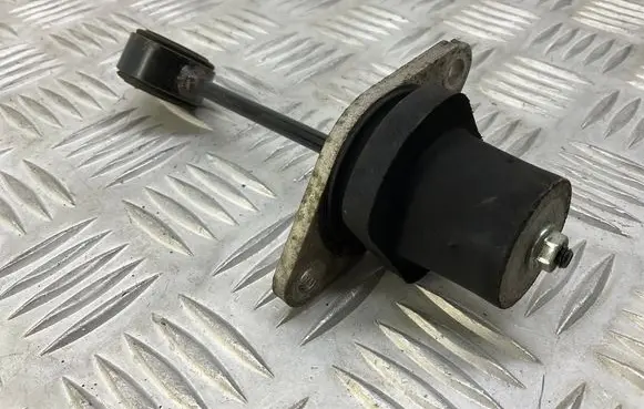 Engine mount bracket