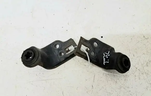 Radiator mount bracket