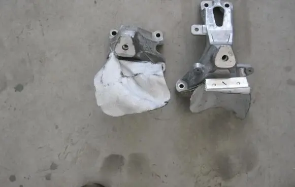 Audi A8 S8 D4 4H Engine mounting bracket 8K0199308E