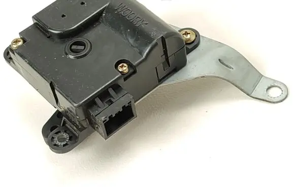 Hyundai Coupe A/C air flow flap actuator/motor D332AKYAA