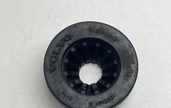 Volvo S60 Air filter cleaner box bracket assembly 31439663