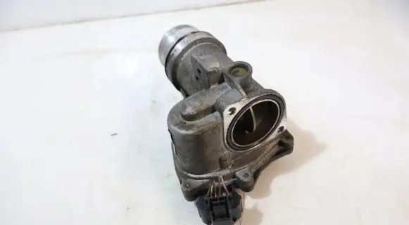 Renault Megane III Engine shut-off valve 