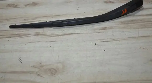 Nissan X-Trail T31 Rear wiper blade arm