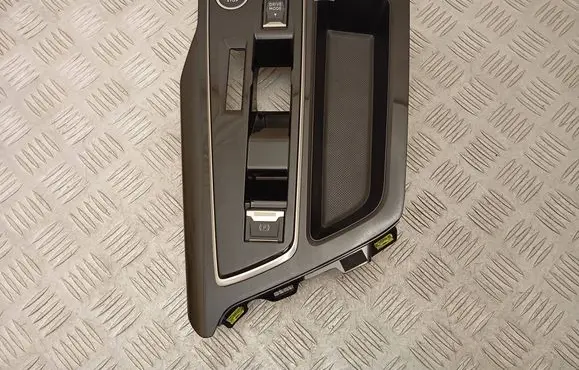 Peugeot 5008 II Center console 9848700077