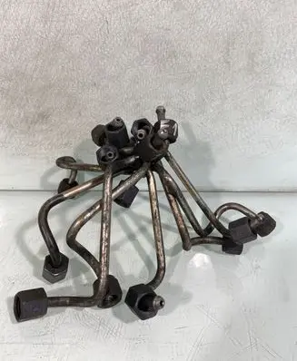 Fuel injector supply line/pipe