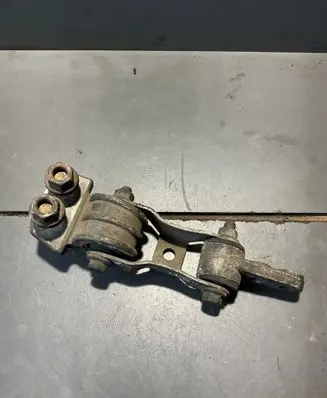 Volvo S60 Engine mount bracket 9445335