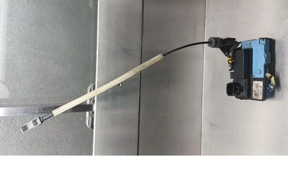 Volvo V70 Front door lock