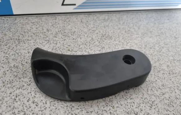 Engine bonnet (hood) release handle