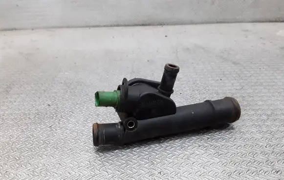 Volkswagen Golf IV Engine coolant pipe/hose 038121133