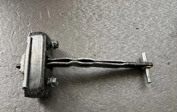 Nissan Patrol Y61 Loading door check strap stopper 90470VB000