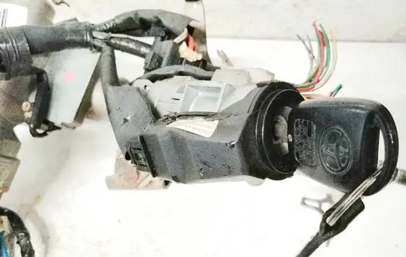 Toyota Corolla E120 E130 Ignition lock 45020024