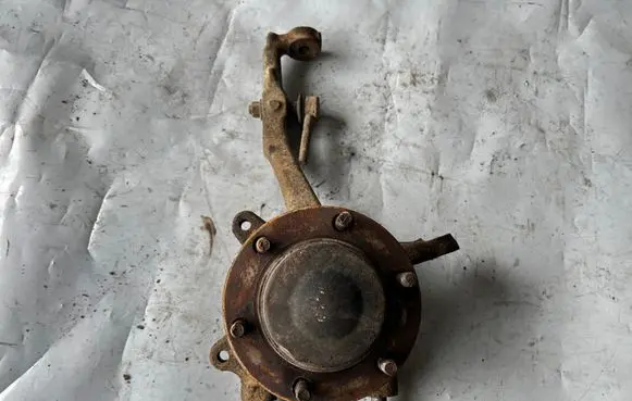 Toyota Land Cruiser (J120) Front wheel hub
