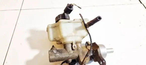 Master brake cylinder