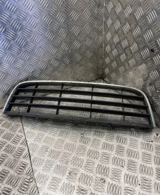 Volkswagen Jetta V Front bumper lower grill