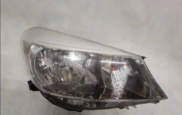 Toyota Yaris Headlight/headlamp
