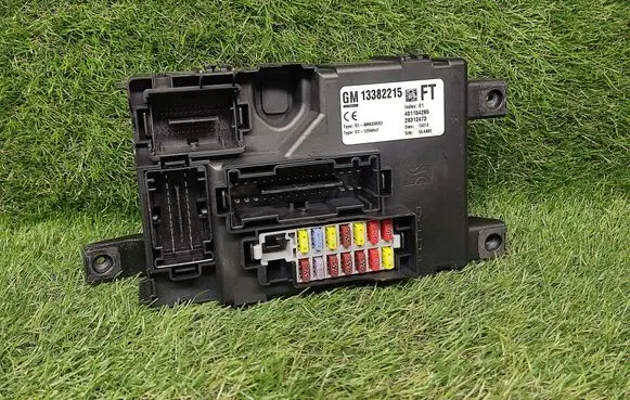 Opel Corsa D Power management control unit 13382215FT