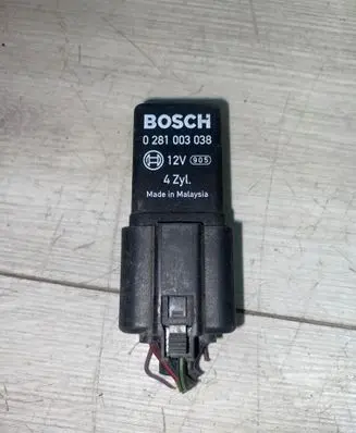 Volkswagen PASSAT B6 Glow plug pre-heat relay 0281003038