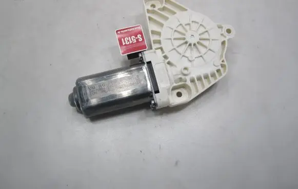 Volkswagen PASSAT B8 Front door window regulator motor 5Q4959802B 180430250169 1036C22941100
