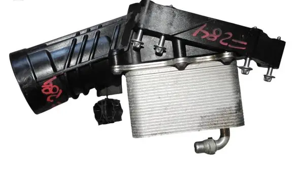 BMW 3 G20 G21 Oil filter mounting bracket 8586674