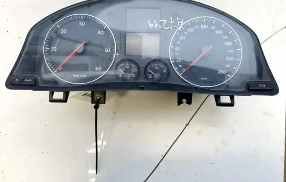 Volkswagen Golf V Speedometer (instrument cluster) 1k0920852j v0007000