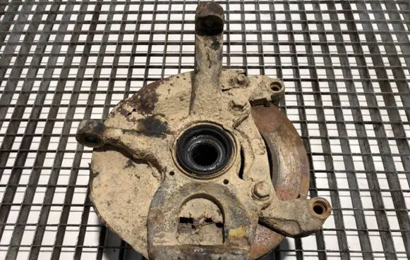 Mitsubishi Pajero Front wheel hub spindle knuckle